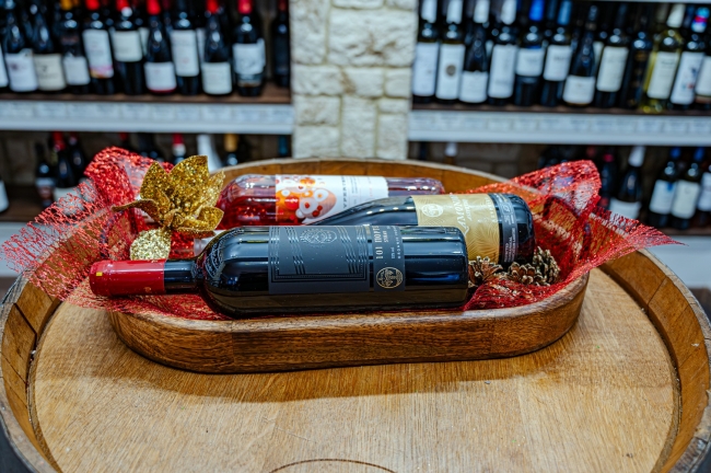 Ξύλινος δίσκος σερβιρίσματος τριών φιαλών